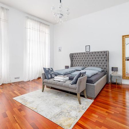 ברטיסלאבה Newly Renovated Apartment In The Old Town מראה חיצוני תמונה