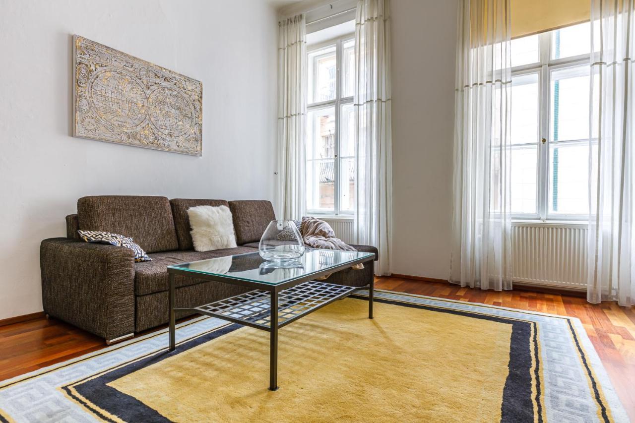 ברטיסלאבה Newly Renovated Apartment In The Old Town מראה חיצוני תמונה