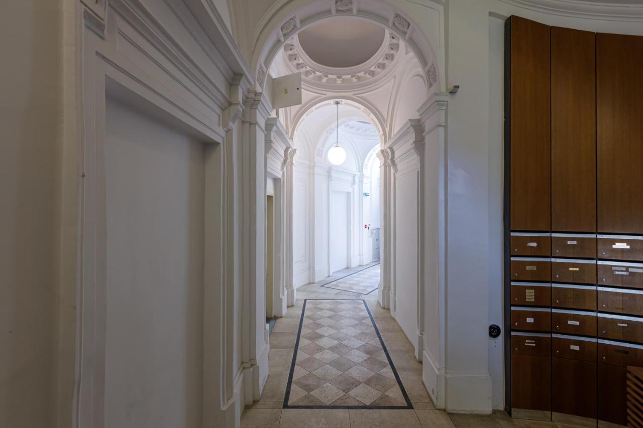 ברטיסלאבה Newly Renovated Apartment In The Old Town מראה חיצוני תמונה
