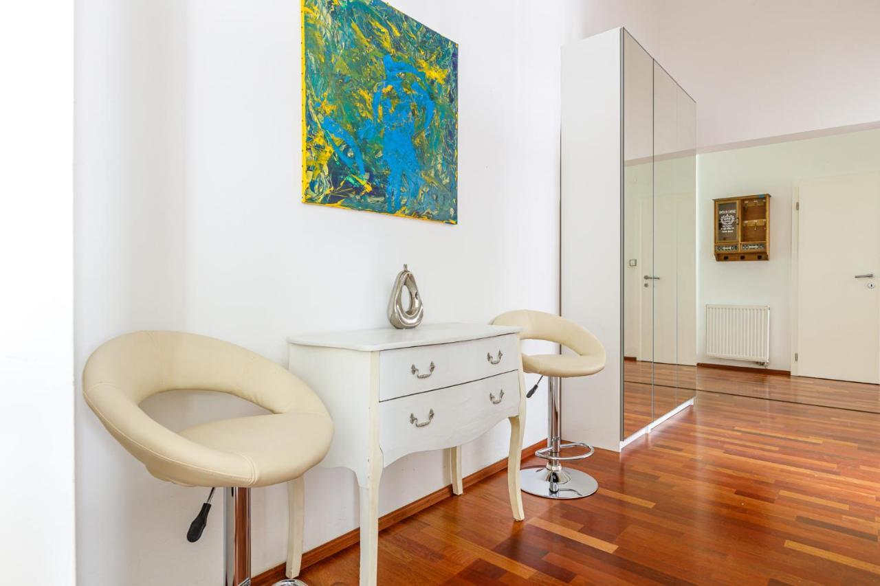 ברטיסלאבה Newly Renovated Apartment In The Old Town מראה חיצוני תמונה