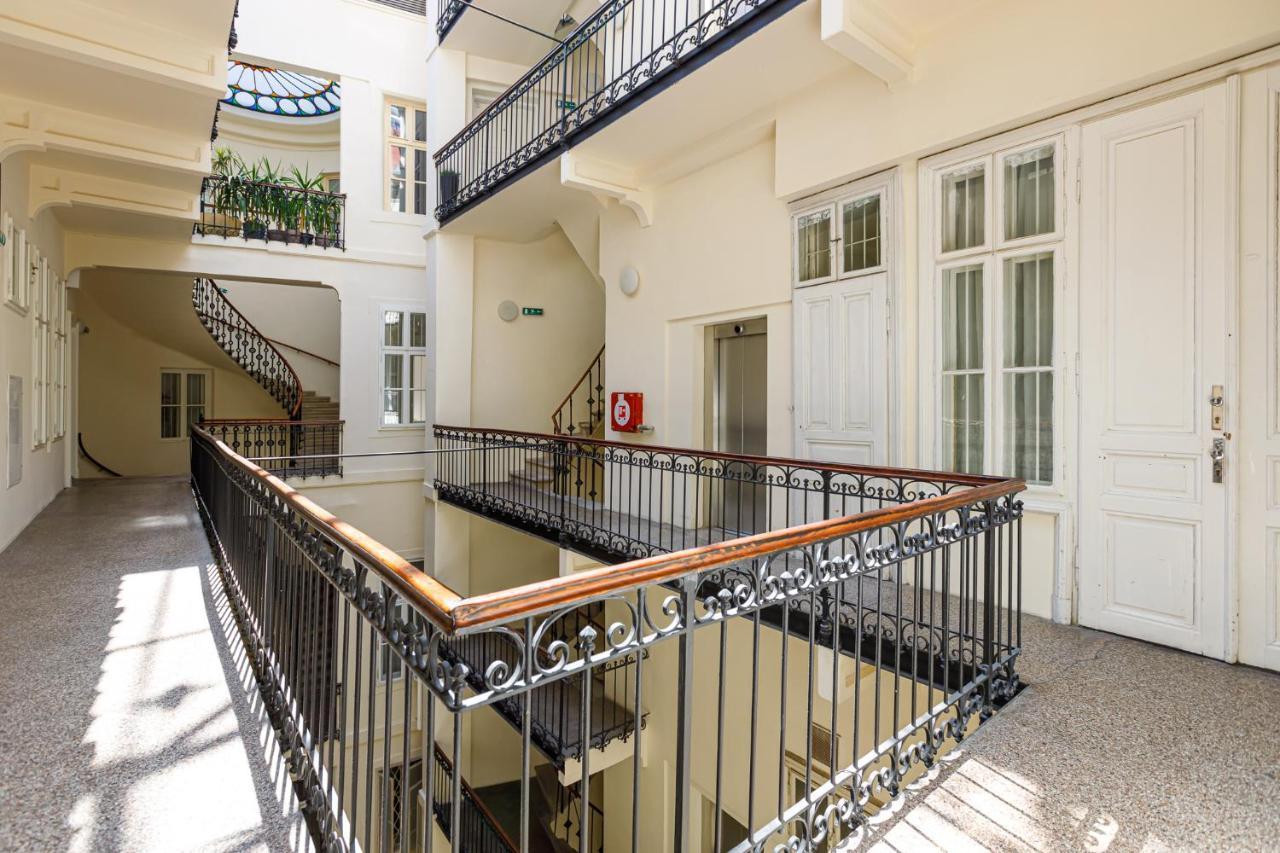 ברטיסלאבה Newly Renovated Apartment In The Old Town מראה חיצוני תמונה